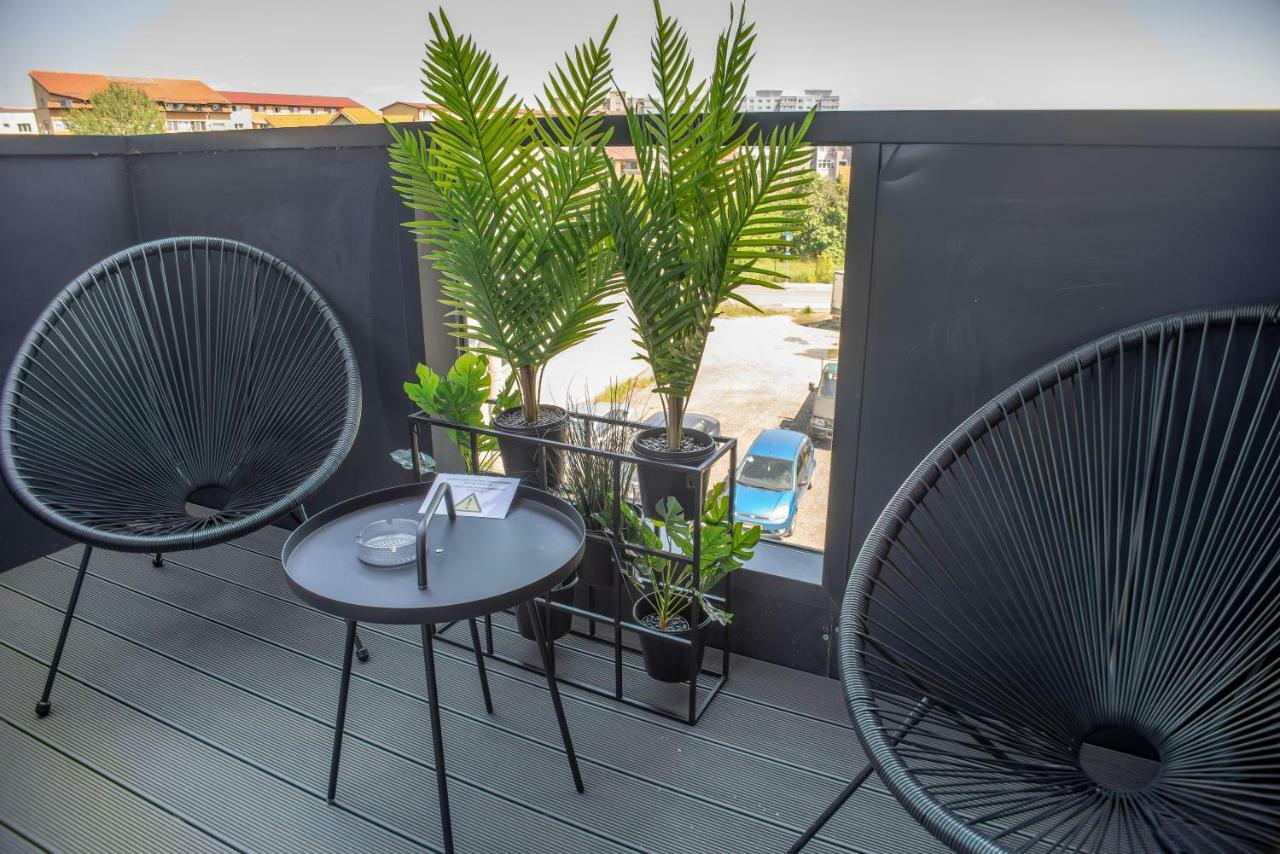 Apartments Steel Residence- Tesla Drive Experience Timisoara Exterior photo